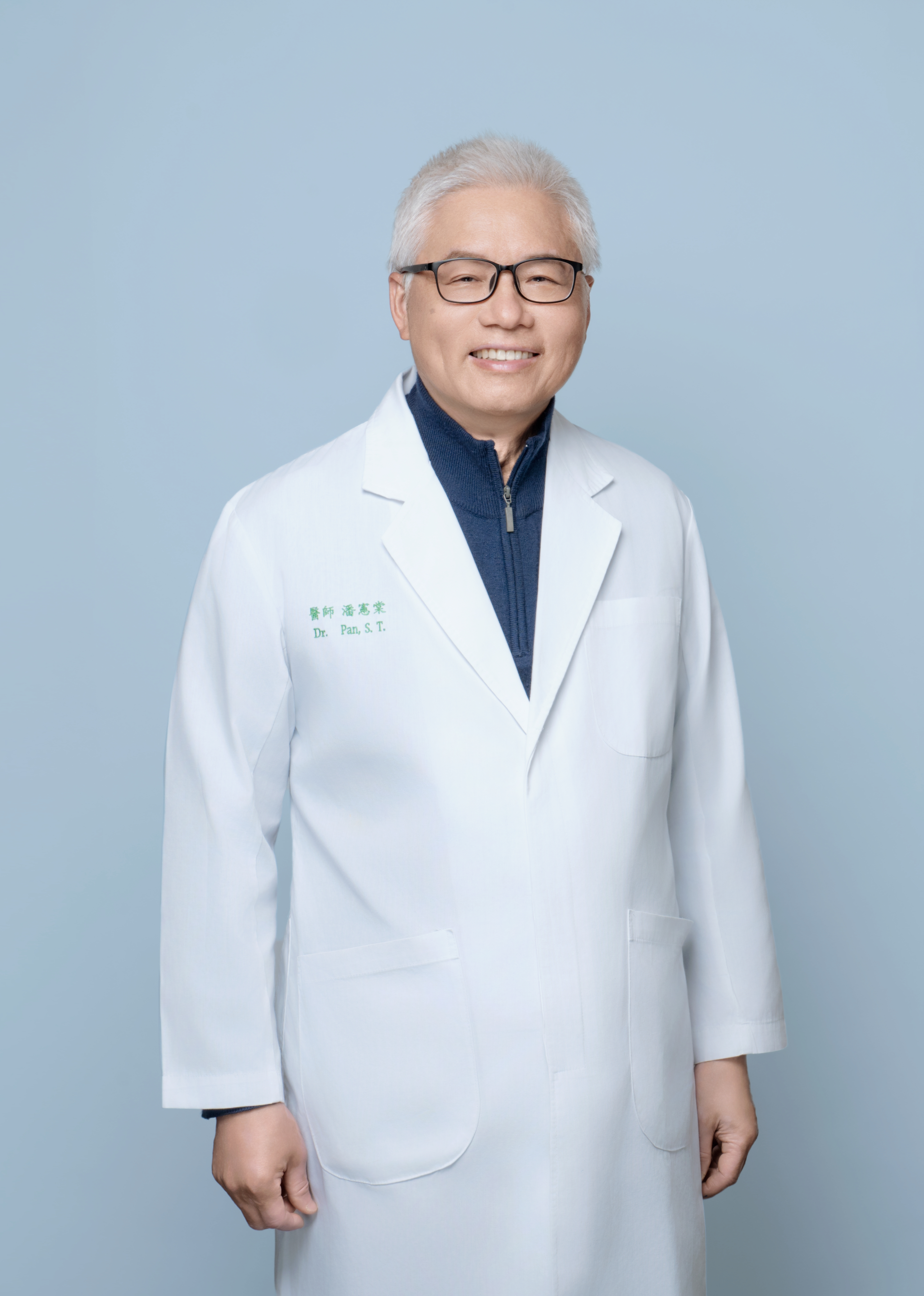 潘憲棠  