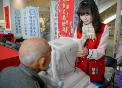 中醫大新竹附醫陪您健康過好年園遊會 民眾提前過年節
