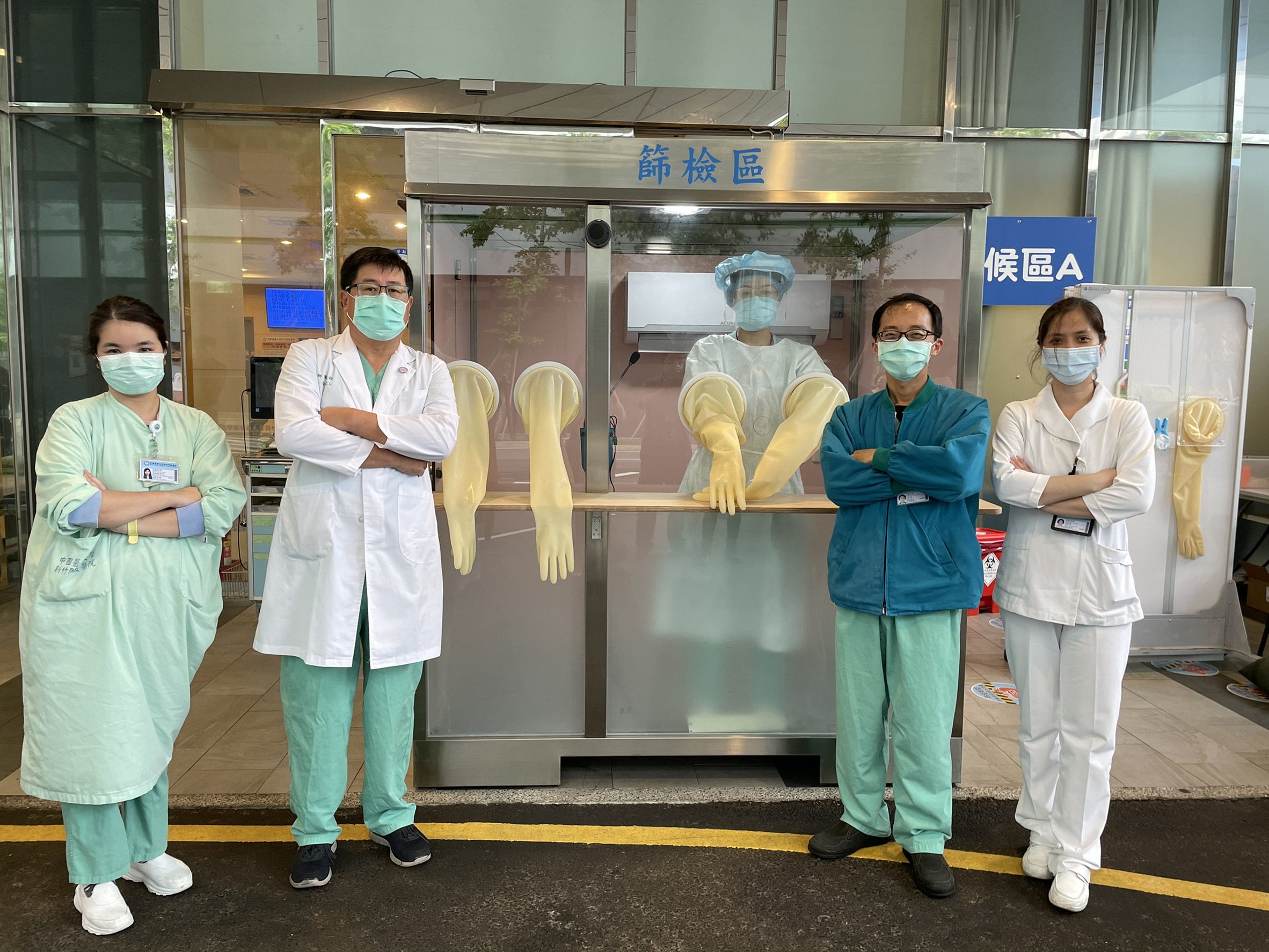 中醫大行動採檢亭啟用 感謝暐順集團