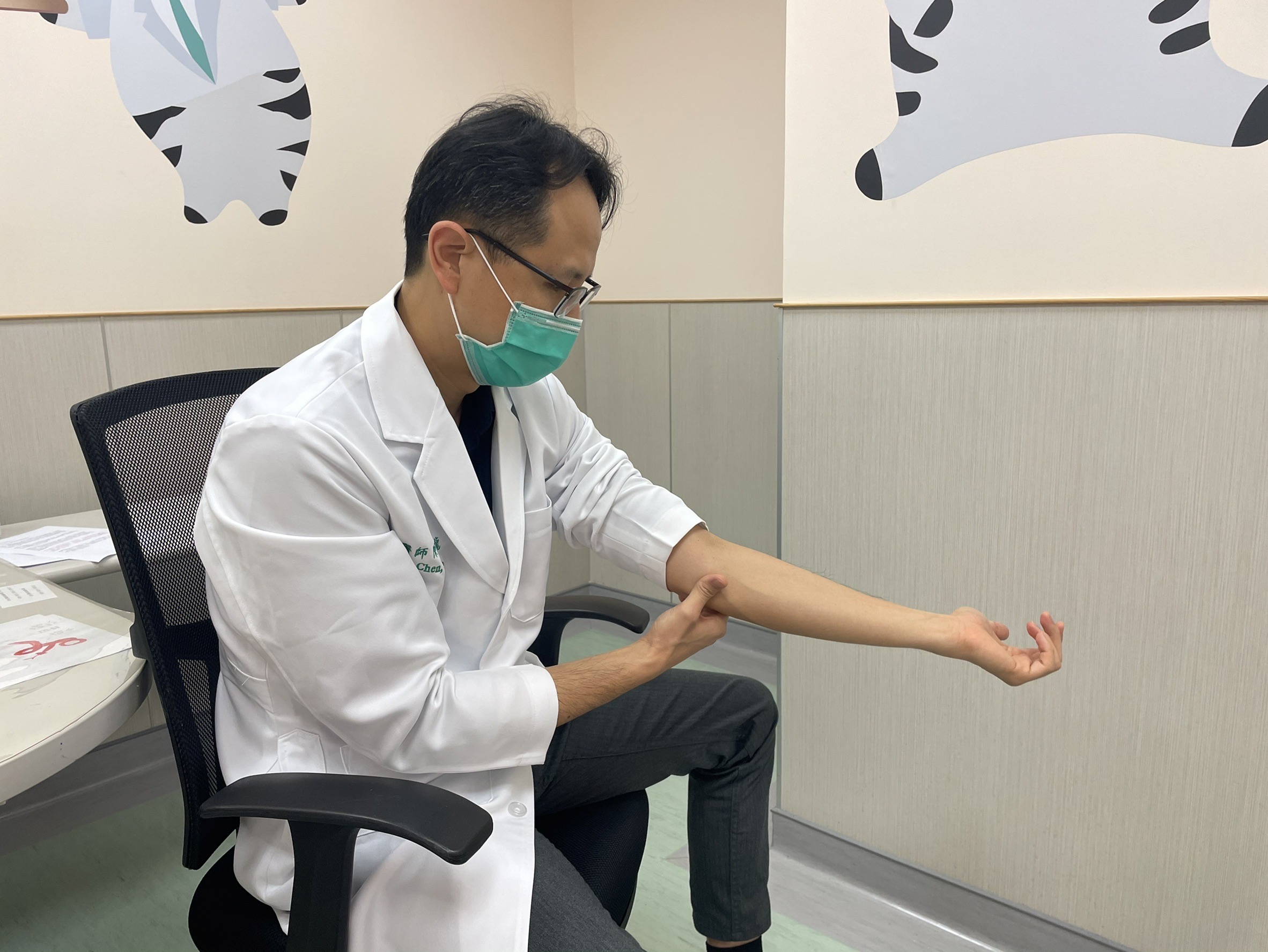 半夜睡到手麻 兩招避免腕隧道症候群作祟