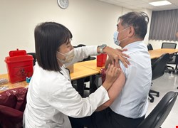 公費流感疫苗開打 中醫大新竹附醫每周五提供一站式流感疫苗門診
